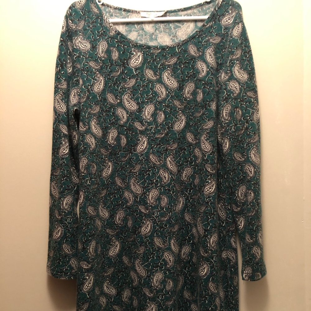 Green paisley long sleeve dress